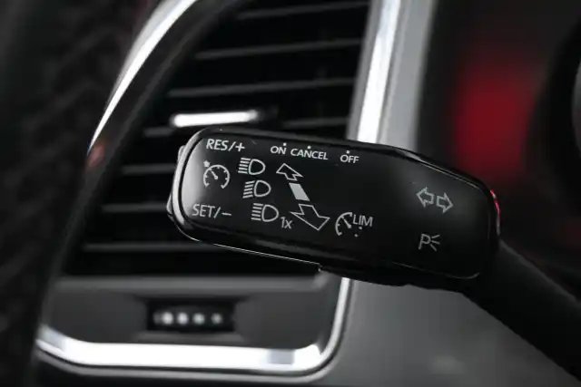 Musta Maastoauto, Seat Ateca – SYR-705