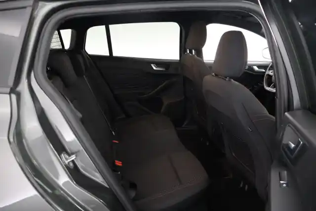 Harmaa Farmari, Ford Focus – SYS-286