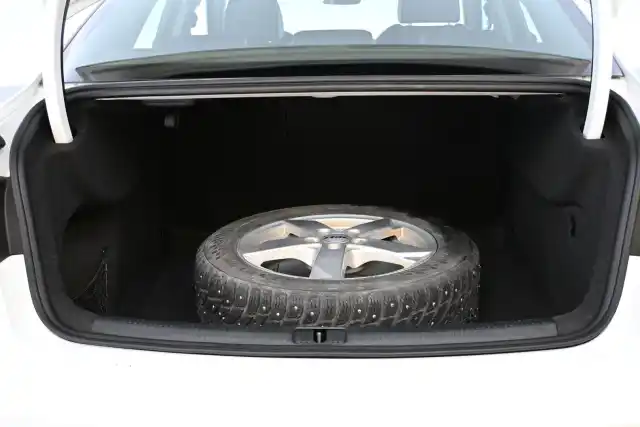 Valkoinen Sedan, Audi A3 – SYS-603
