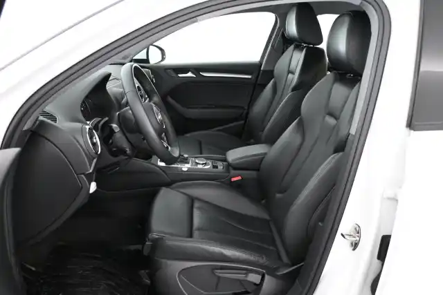 Valkoinen Sedan, Audi A3 – SYS-603