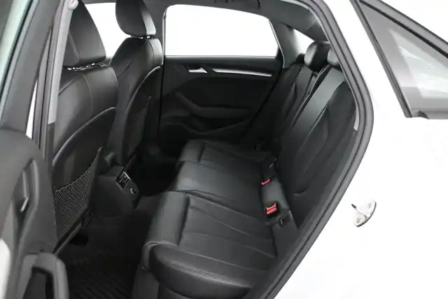 Valkoinen Sedan, Audi A3 – SYS-603