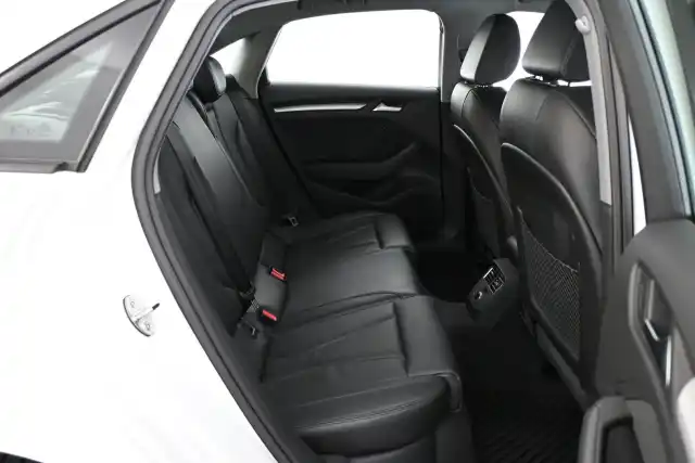 Valkoinen Sedan, Audi A3 – SYS-603