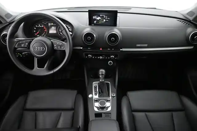 Valkoinen Sedan, Audi A3 – SYS-603