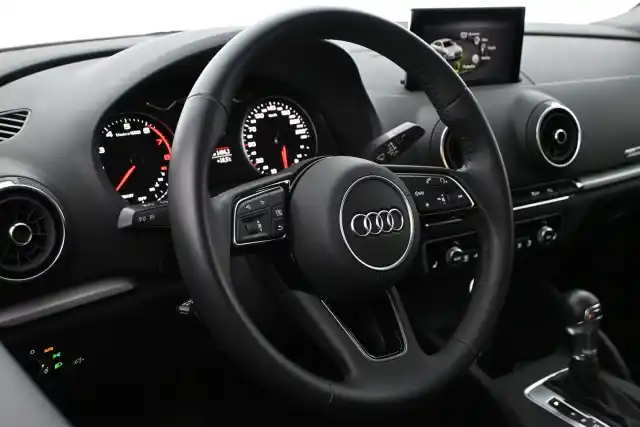 Valkoinen Sedan, Audi A3 – SYS-603