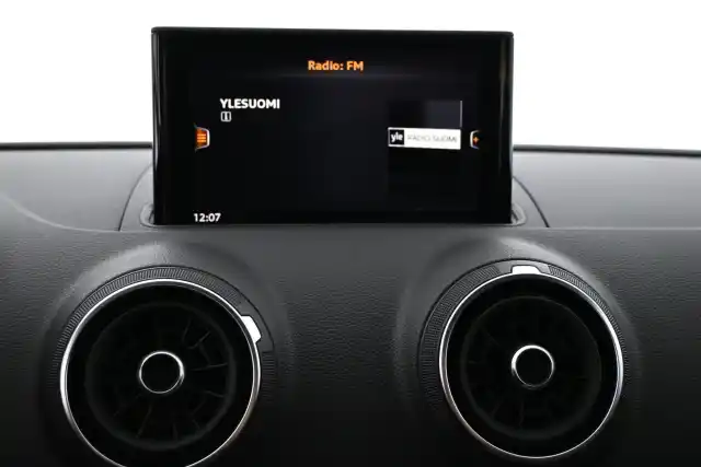 Valkoinen Sedan, Audi A3 – SYS-603