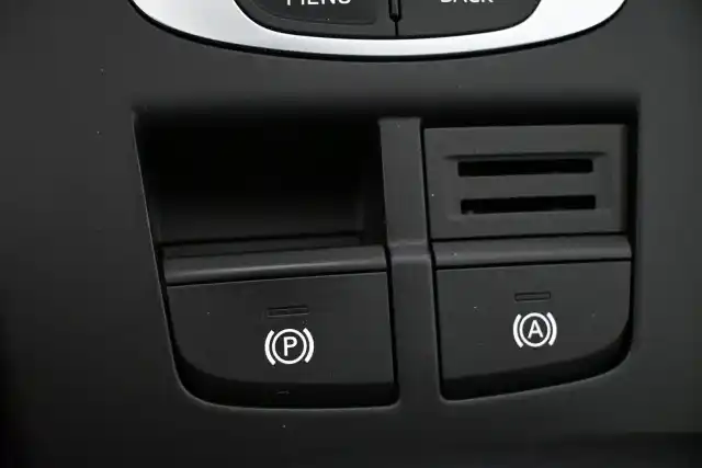 Valkoinen Sedan, Audi A3 – SYS-603