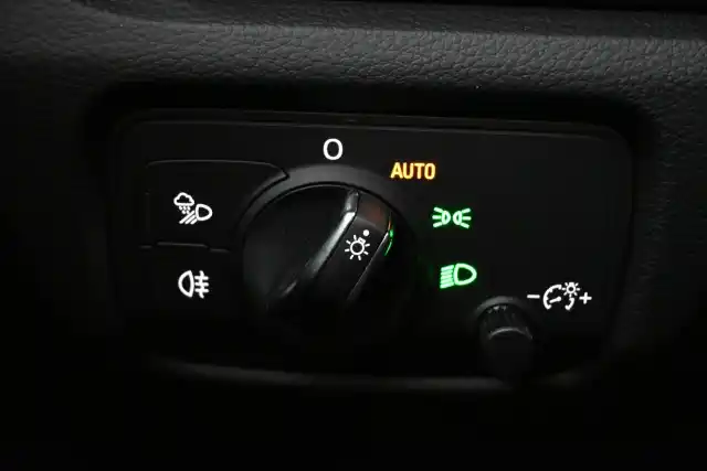 Valkoinen Sedan, Audi A3 – SYS-603