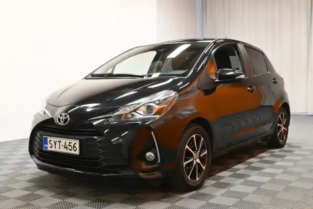 Musta Viistoperä, Toyota Yaris – SYT-456