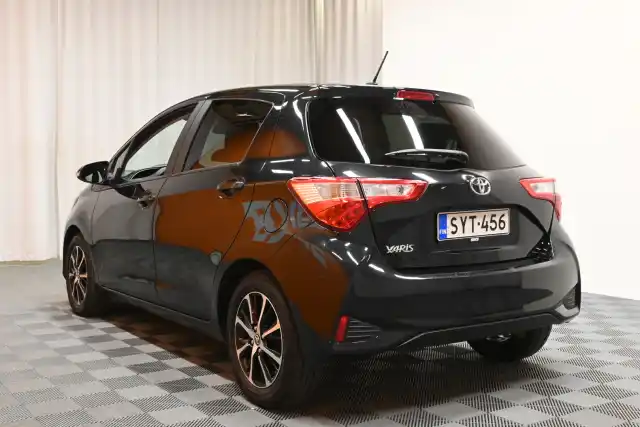 Musta Viistoperä, Toyota Yaris – SYT-456