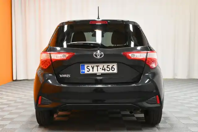 Musta Viistoperä, Toyota Yaris – SYT-456