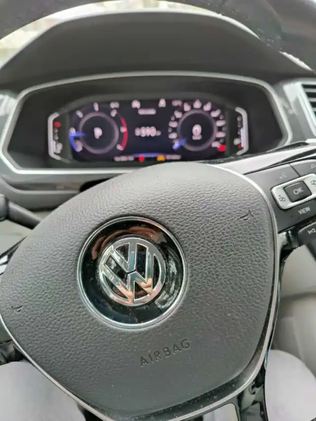 Valkoinen Maastoauto, Volkswagen Tiguan – SYU-162