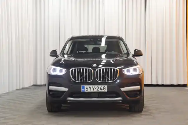 Musta Maastoauto, BMW X3 – SYV-248