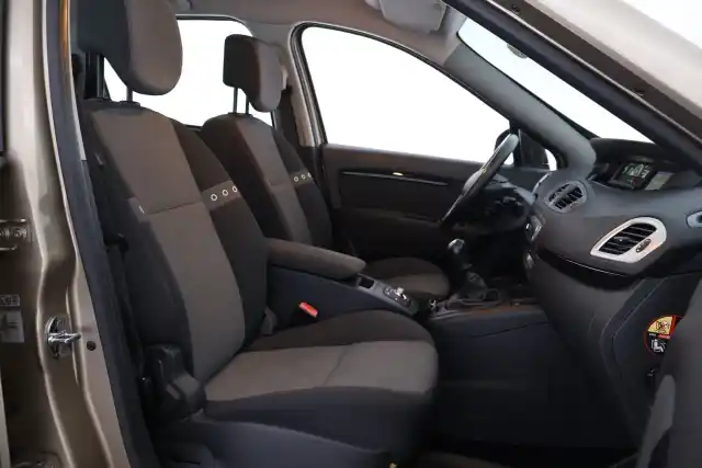Beige Tila-auto, Renault Scenic – SYX-548