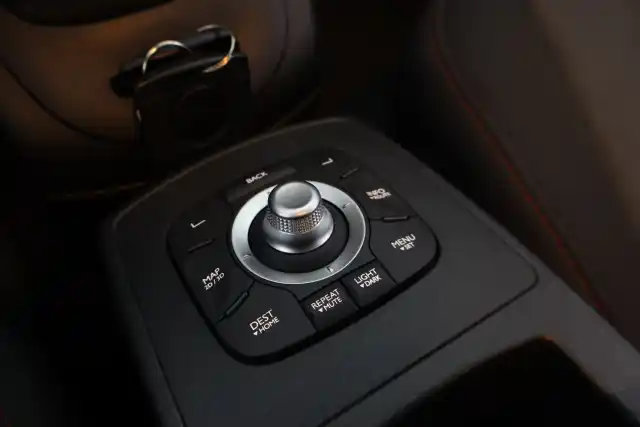 Beige Tila-auto, Renault Scenic – SYX-548