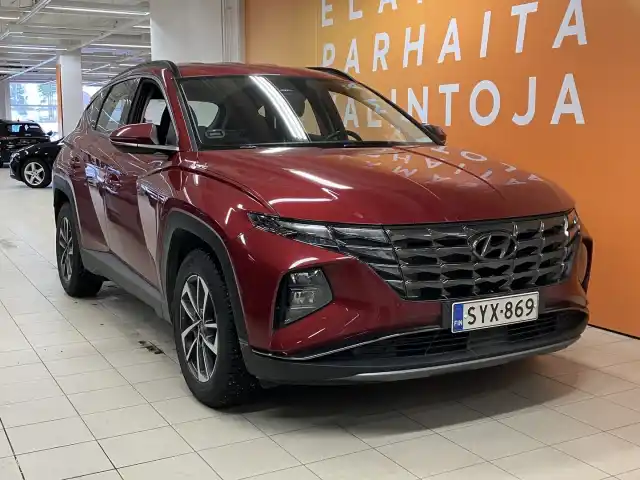 Punainen Maastoauto, Hyundai Tucson – SYX-869