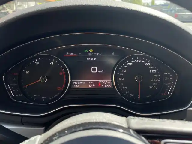 Musta Farmari, Audi A4 – SYX-996