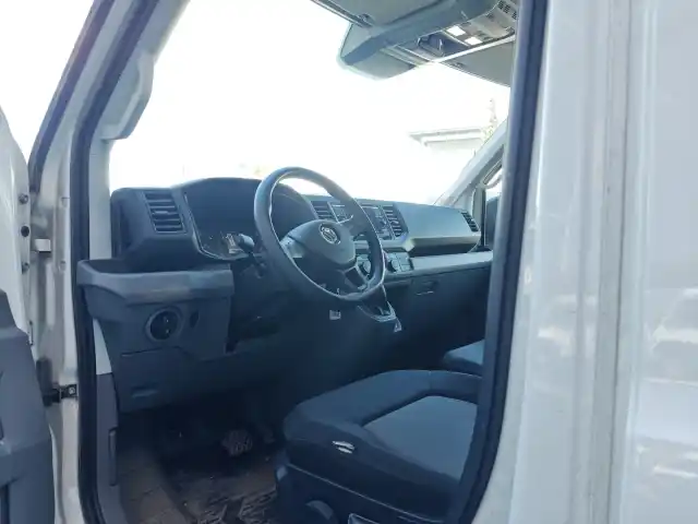 Valkoinen Pakettiauto, Volkswagen Crafter – SYY-618