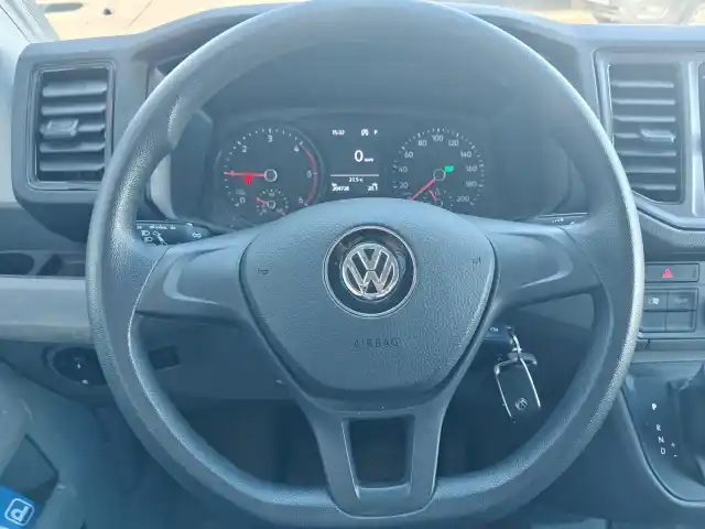 Valkoinen Pakettiauto, Volkswagen Crafter – SYY-618