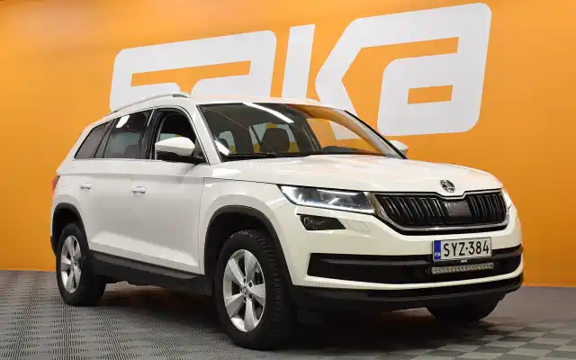 Valkoinen Maastoauto, Skoda Kodiaq – SYZ-384