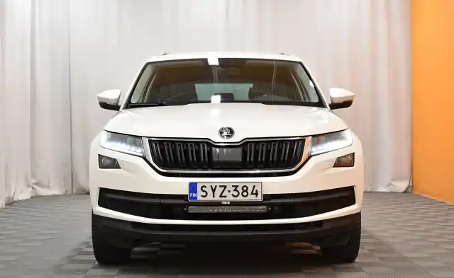 Valkoinen Maastoauto, Skoda Kodiaq – SYZ-384