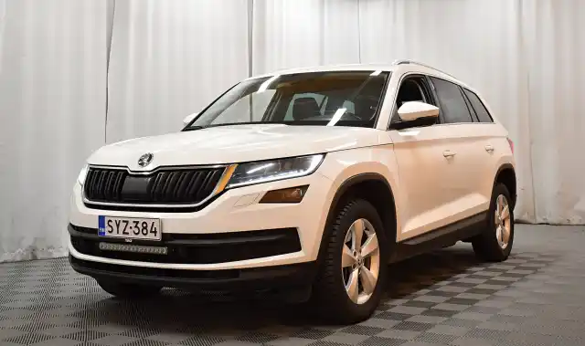 Valkoinen Maastoauto, Skoda Kodiaq – SYZ-384