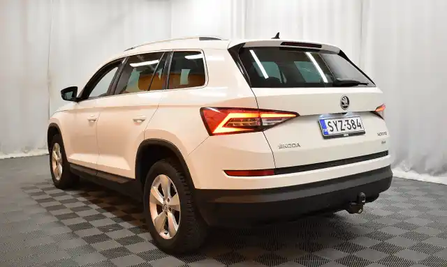 Valkoinen Maastoauto, Skoda Kodiaq – SYZ-384