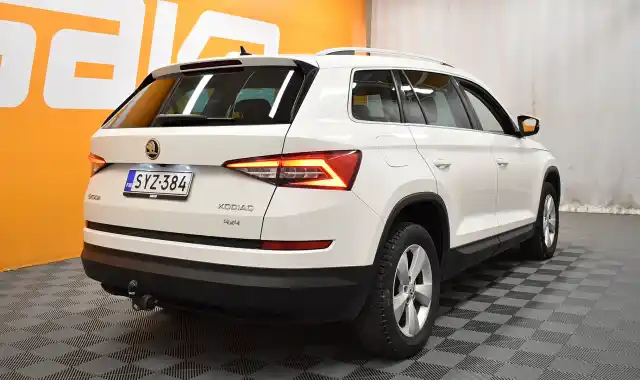 Valkoinen Maastoauto, Skoda Kodiaq – SYZ-384