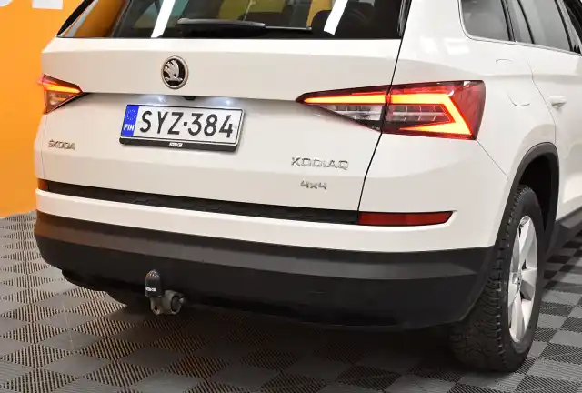 Valkoinen Maastoauto, Skoda Kodiaq – SYZ-384