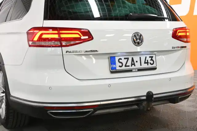 Valkoinen Farmari, Volkswagen Passat – SZA-143