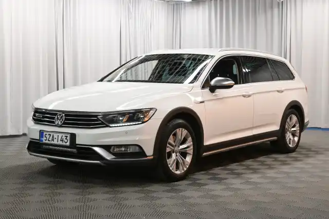 Valkoinen Farmari, Volkswagen Passat – SZA-143