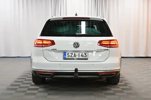 Valkoinen Farmari, Volkswagen Passat – SZA-143