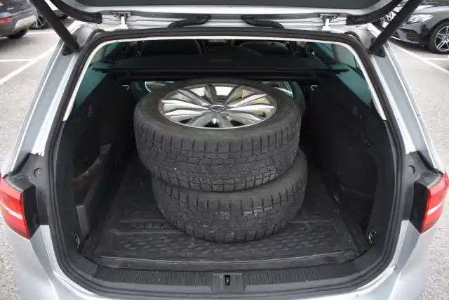 Hopea Farmari, Volkswagen Passat – SZA-161