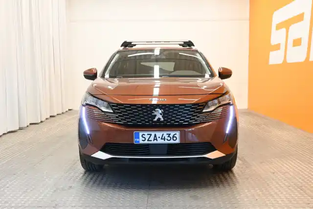 Ruskea Maastoauto, Peugeot 5008 – SZA-436