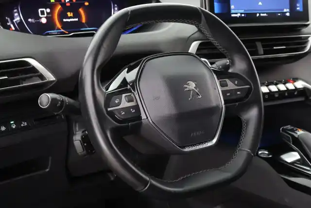 Ruskea Maastoauto, Peugeot 5008 – SZA-436