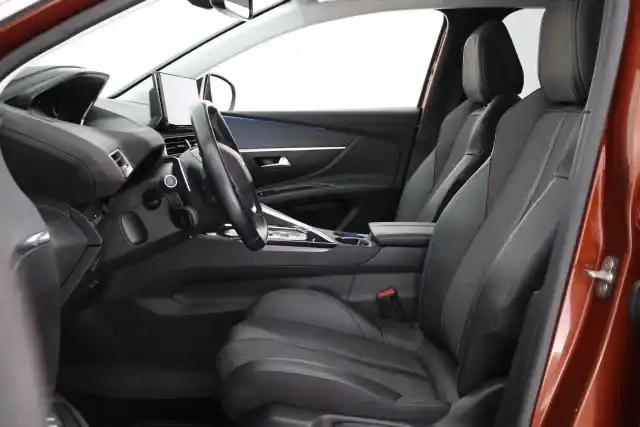 Ruskea Maastoauto, Peugeot 5008 – SZA-436