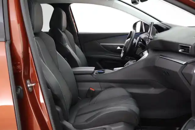 Ruskea Maastoauto, Peugeot 5008 – SZA-436