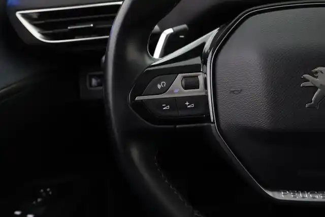 Ruskea Maastoauto, Peugeot 5008 – SZA-436