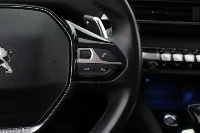 Ruskea Maastoauto, Peugeot 5008 – SZA-436