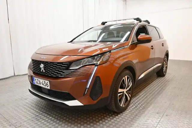 Ruskea Maastoauto, Peugeot 5008 – SZA-436