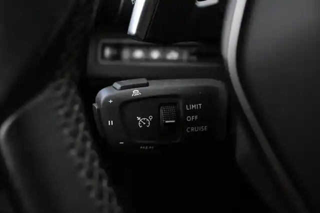 Ruskea Maastoauto, Peugeot 5008 – SZA-436