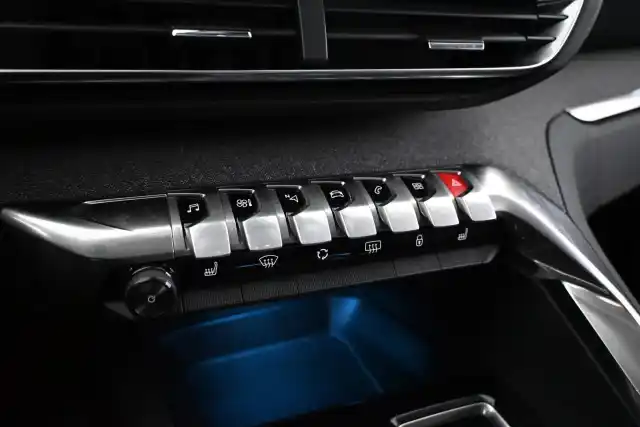 Ruskea Maastoauto, Peugeot 5008 – SZA-436