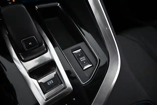Ruskea Maastoauto, Peugeot 5008 – SZA-436
