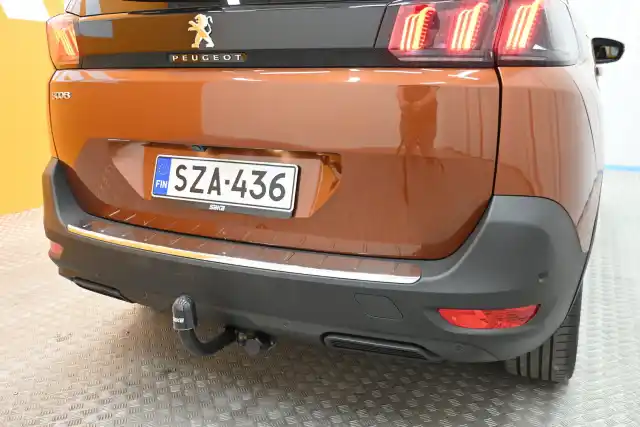 Ruskea Maastoauto, Peugeot 5008 – SZA-436