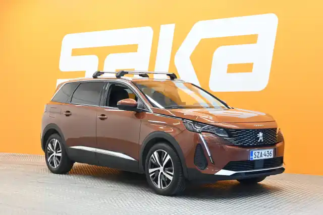 Ruskea Maastoauto, Peugeot 5008 – SZA-436