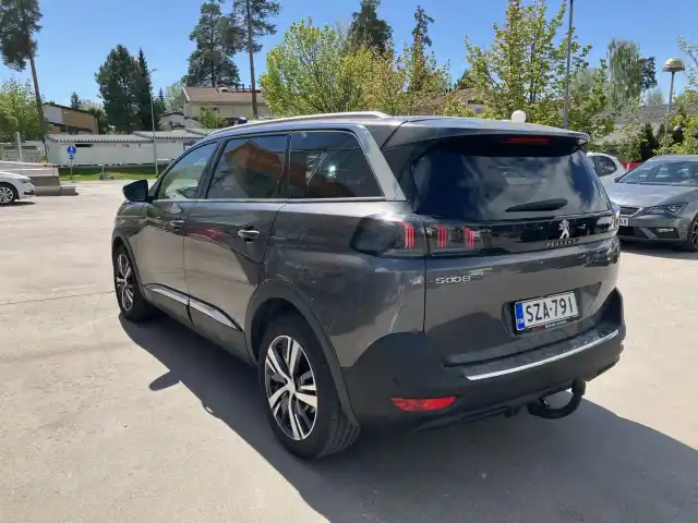 Harmaa Maastoauto, Peugeot 5008 – SZA-791