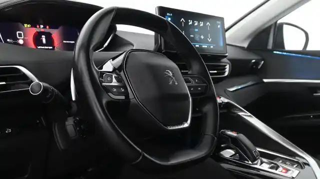 Harmaa Maastoauto, Peugeot 5008 – SZA-791
