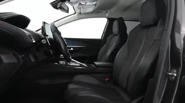 Harmaa Maastoauto, Peugeot 5008 – SZA-791