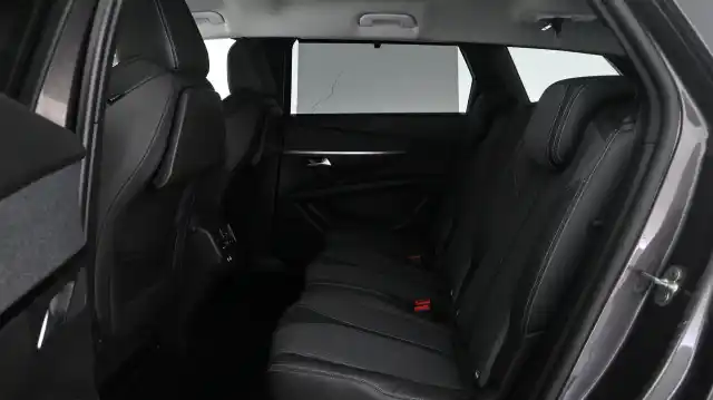 Harmaa Maastoauto, Peugeot 5008 – SZA-791