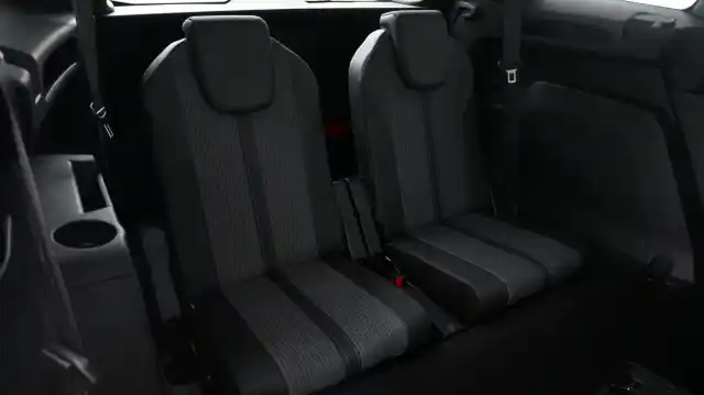 Harmaa Maastoauto, Peugeot 5008 – SZA-791