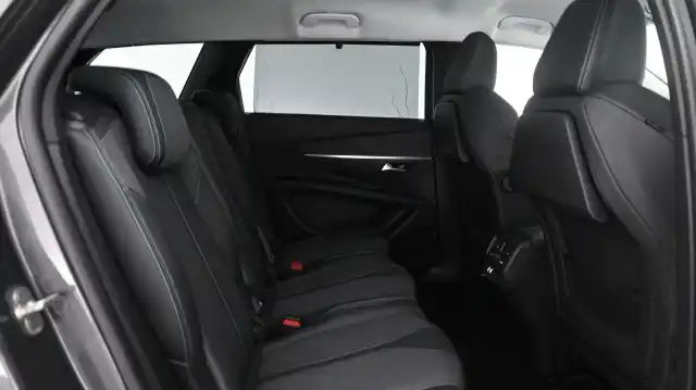 Harmaa Maastoauto, Peugeot 5008 – SZA-791